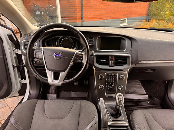 Volvo V40 Cross Country 6 of 8