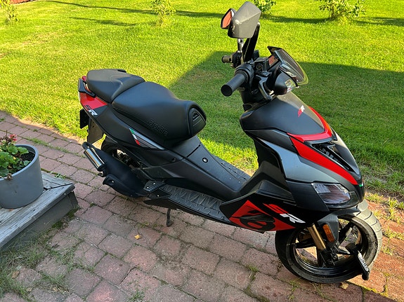 Aprilia SR50r 2 of 3