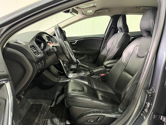 Volvo V40 6 of 13