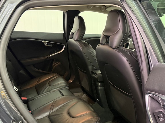 Volvo V40 9 of 13