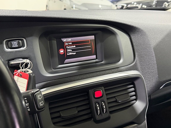 Volvo V40 12 of 13