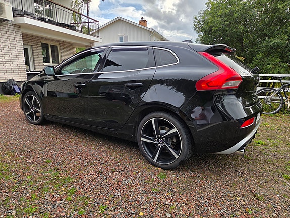 Volvo V40 3 of 9