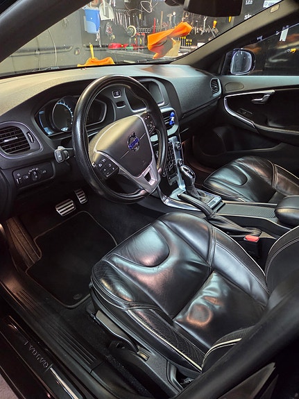Volvo V40 9 of 9