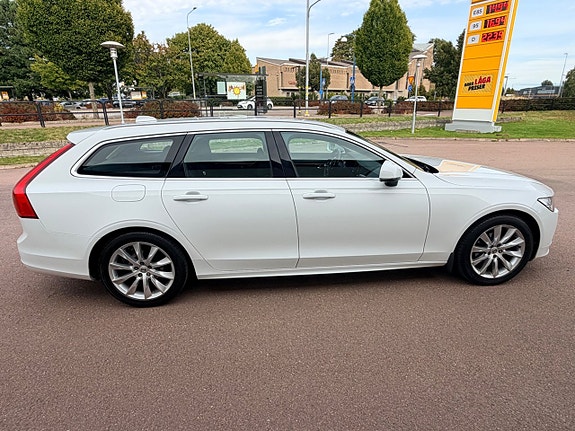 Volvo V90 8 of 30