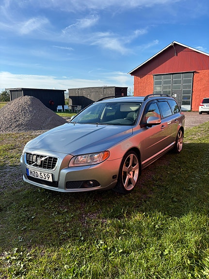 Volvo V70 4 of 5
