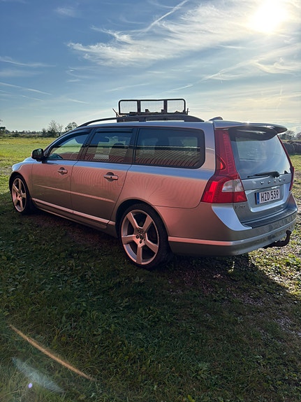 Volvo V70 3 of 5