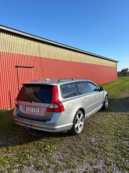 Volvo V70 2 of 5