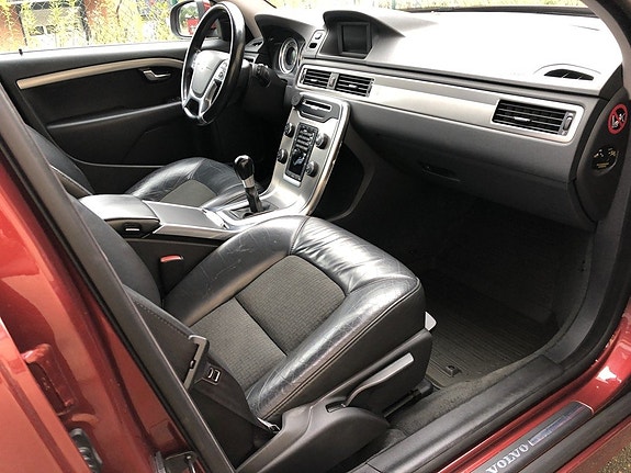 Volvo V70 7 of 16