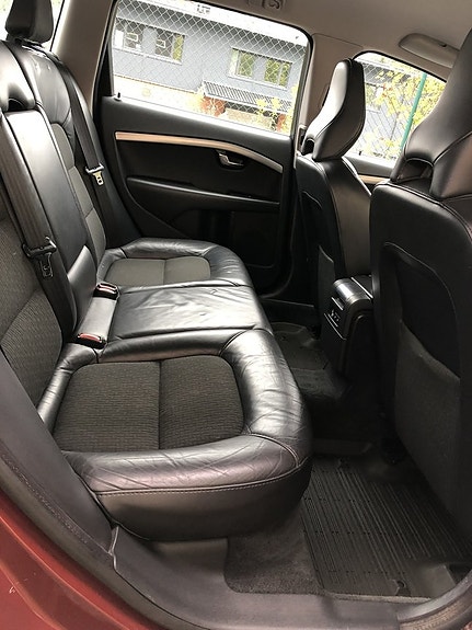 Volvo V70 8 of 16