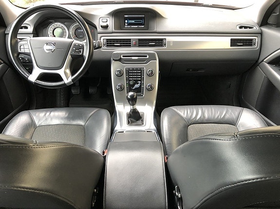 Volvo V70 9 of 16