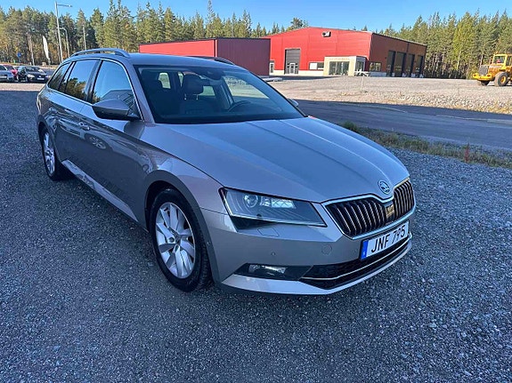 Skoda Superb 2 of 6