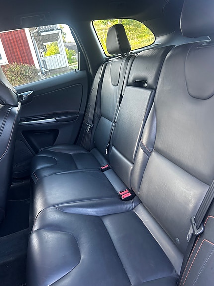 Volvo XC60 10 of 15