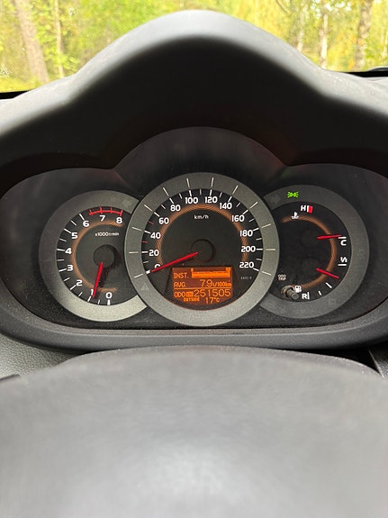 Toyota RAV4 10 of 16