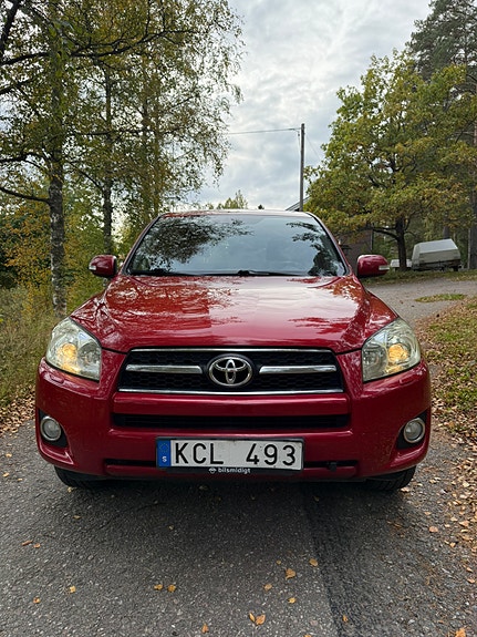 Toyota RAV4 8 of 16