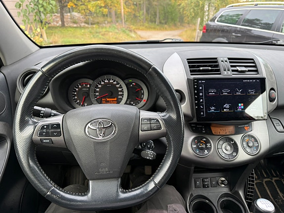 Toyota RAV4 16 of 16