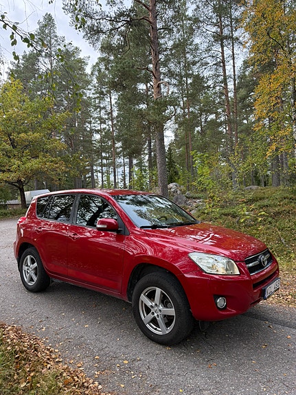 Toyota RAV4 3 of 16