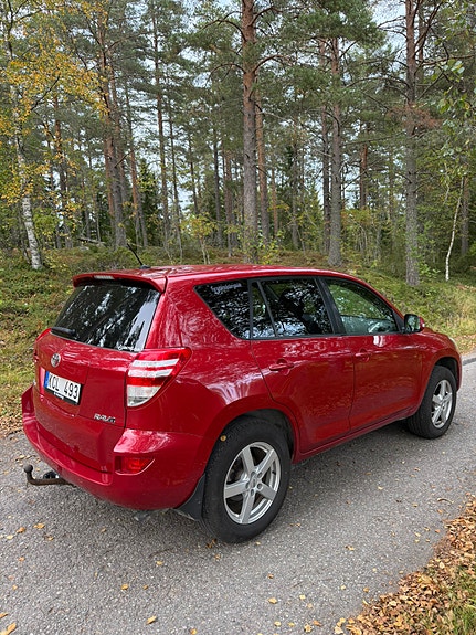 Toyota RAV4 4 of 16