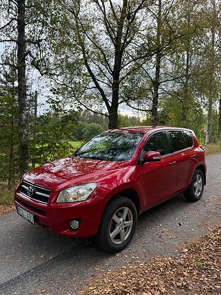 Toyota RAV4 2 of 16