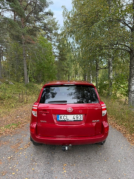 Toyota RAV4 6 of 16
