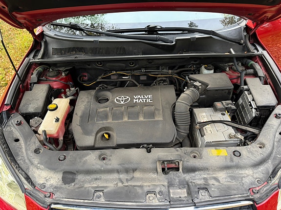 Toyota RAV4 11 of 16