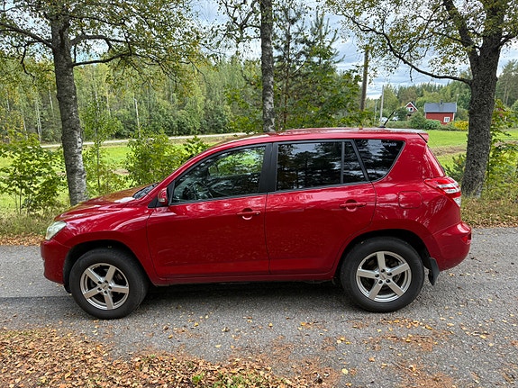 Toyota RAV4 7 of 16