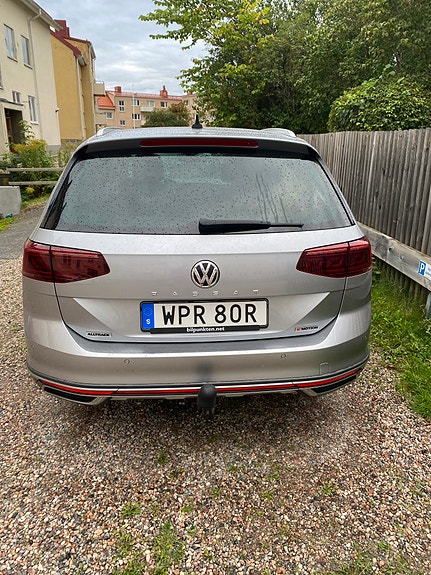 Volkswagen Passat Alltrack 2 of 6