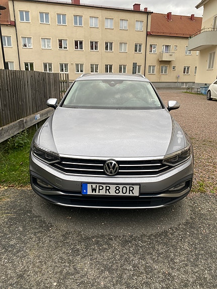 Volkswagen Passat Alltrack 3 of 6