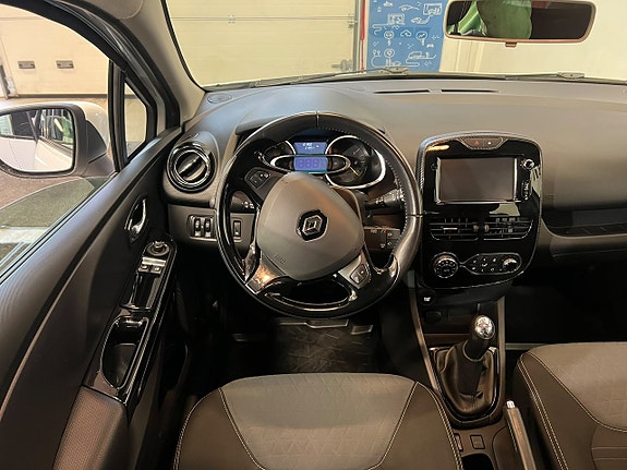 Renault Clio 10 of 18