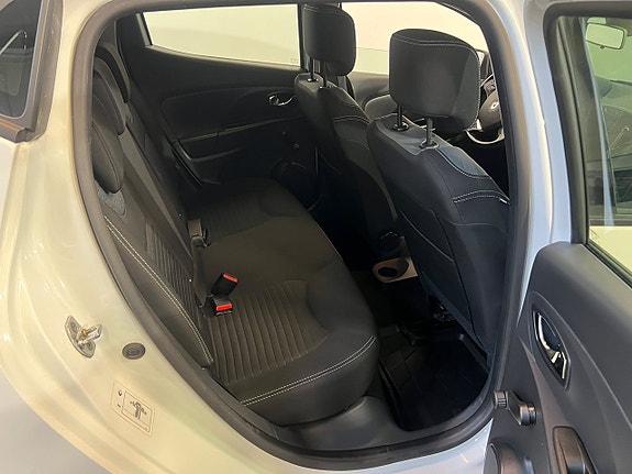 Renault Clio 17 of 18