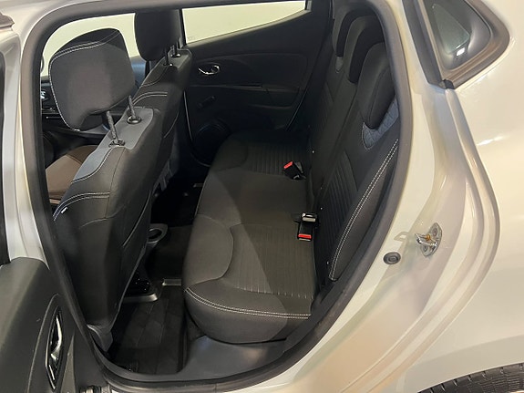 Renault Clio 16 of 18