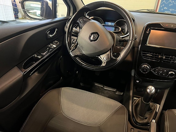 Renault Clio 12 of 18
