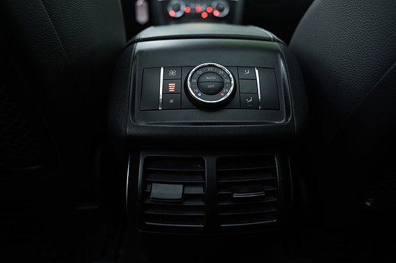 Mercedes-Benz R320 13 of 23