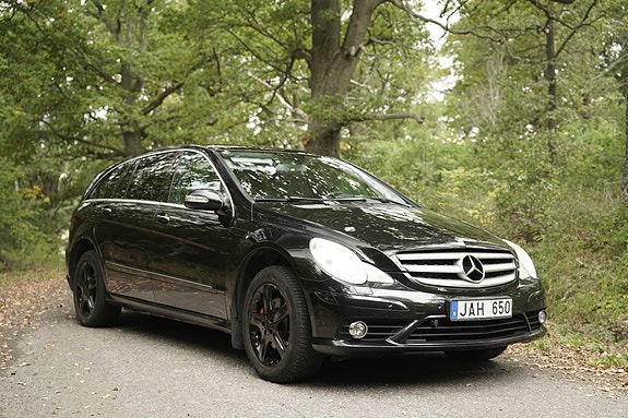Mercedes-Benz R320 3 of 23