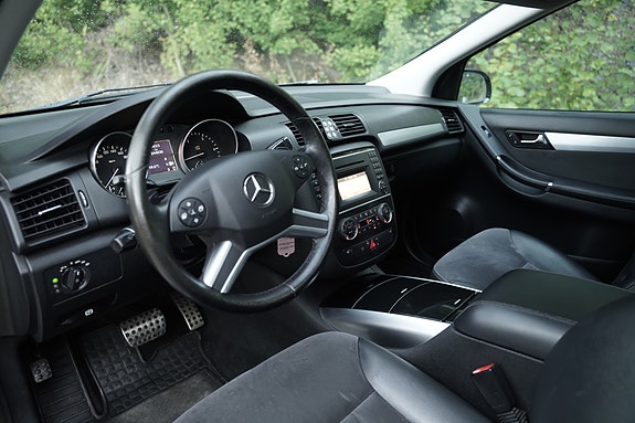 Mercedes-Benz R320 6 of 23