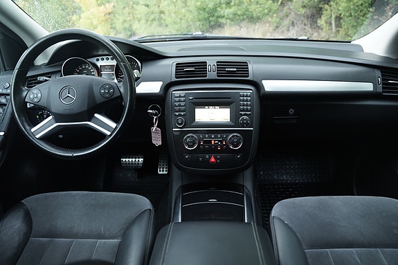 Mercedes-Benz R320 7 of 23