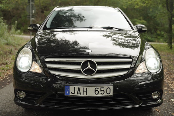 Mercedes-Benz R320 2 of 23