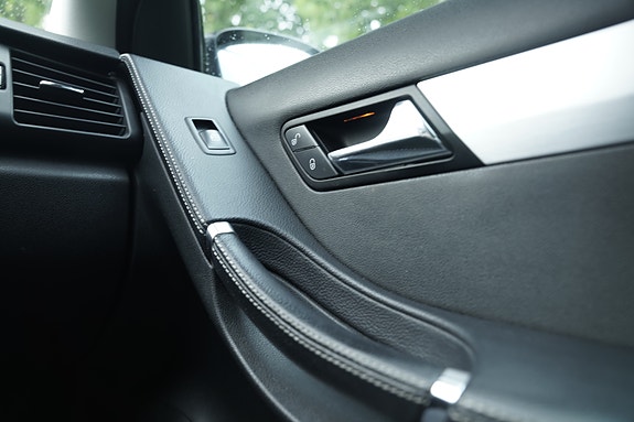 Mercedes-Benz R320 14 of 23