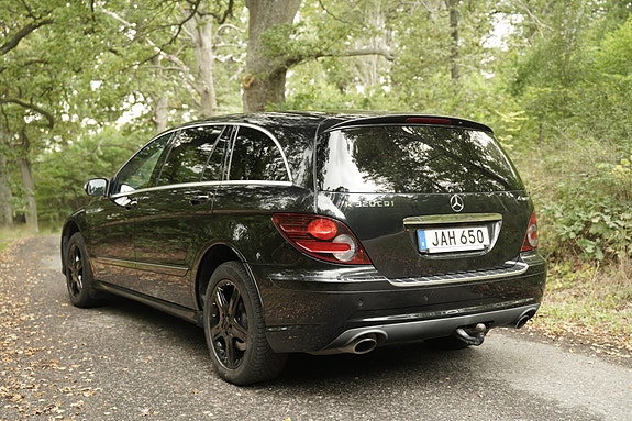 Mercedes-Benz R320 4 of 23