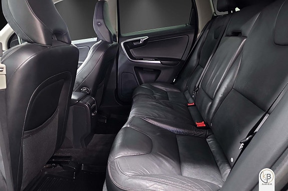 Volvo XC60 8 of 12