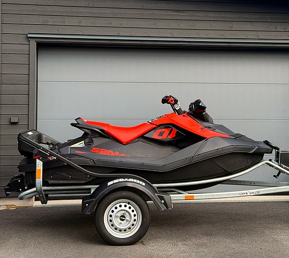 Sea Doo Spark Trixx Inkl Trailer + Högtalare 2 of 8