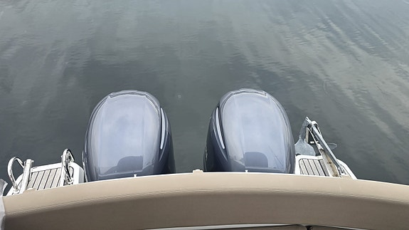 Jeanneau Merry Fisher 855 | 2x200 hk Yamaha | Joystick | 315 h | Välutrustad 4 of 19