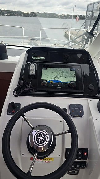 Jeanneau Merry Fisher 855 | 2x200 hk Yamaha | Joystick | 315 h | Välutrustad 5 of 19