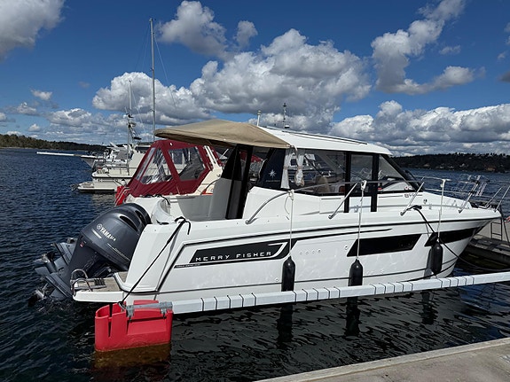 Jeanneau Merry Fisher 855 | 2x200 hk Yamaha | Joystick | 315 h | Välutrustad 2 of 19