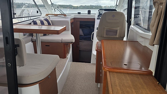 Jeanneau Merry Fisher 855 | 2x200 hk Yamaha | Joystick | 315 h | Välutrustad 7 of 19