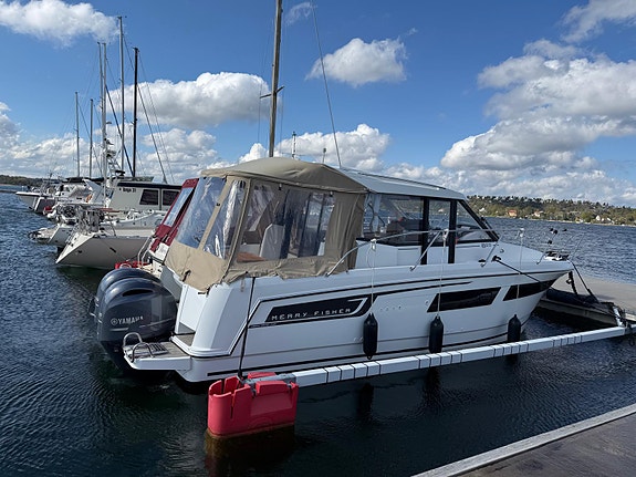 Jeanneau Merry Fisher 855 | 2x200 hk Yamaha | Joystick | 315 h | Välutrustad 3 of 19