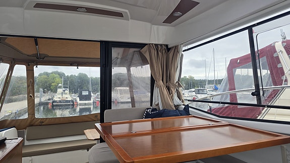 Jeanneau Merry Fisher 855 | 2x200 hk Yamaha | Joystick | 315 h | Välutrustad 8 of 19