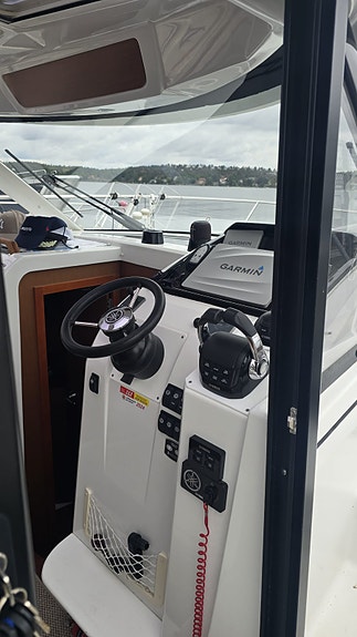 Jeanneau Merry Fisher 855 | 2x200 hk Yamaha | Joystick | 315 h | Välutrustad 11 of 19