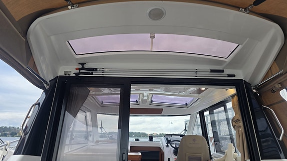 Jeanneau Merry Fisher 855 | 2x200 hk Yamaha | Joystick | 315 h | Välutrustad 12 of 19
