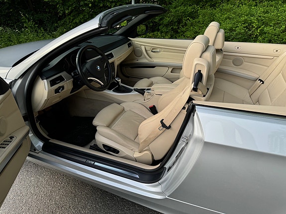 BMW 320i 8 of 11