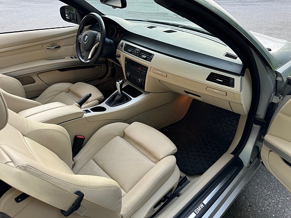 BMW 320i 9 of 11
